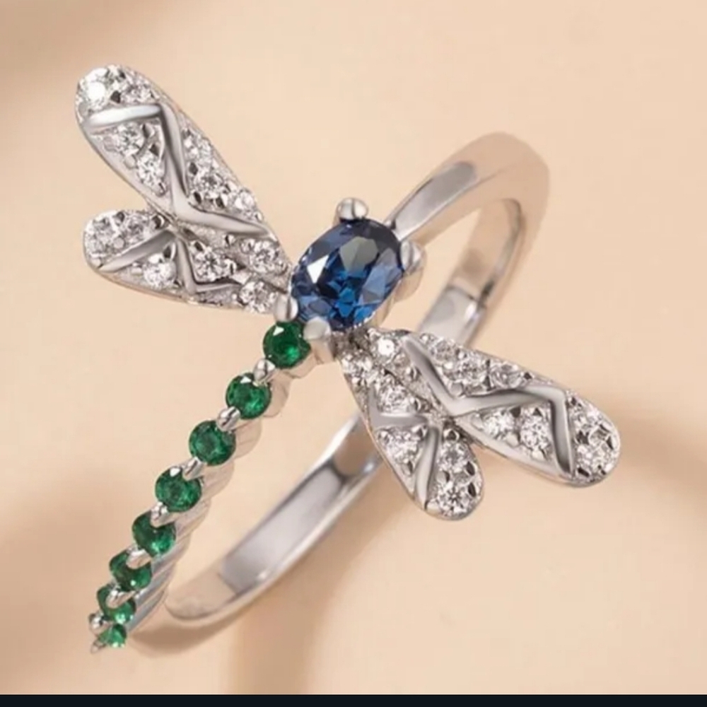 NWT Adorable Tiny Boho Dragonfly  Sparkly Ring!!